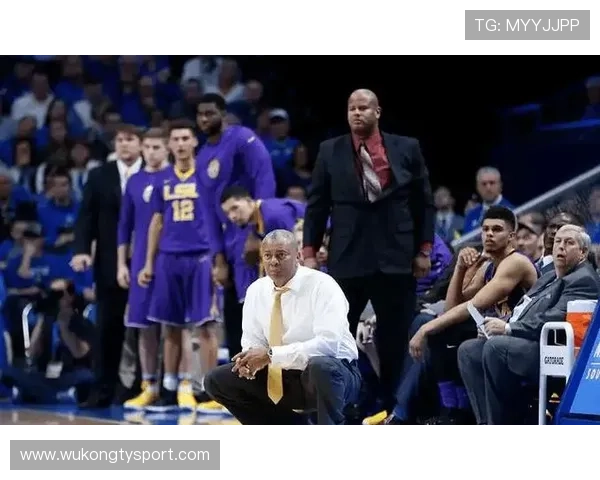 什克里尼亚尔防守站位表现稳健，近期比赛持续展现清晰的防守走势