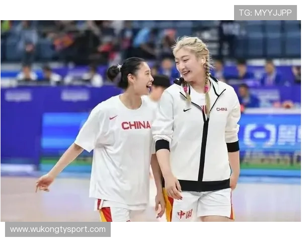 李梦训练完直接拎爱马仕去火锅店，这谁顶得住啊