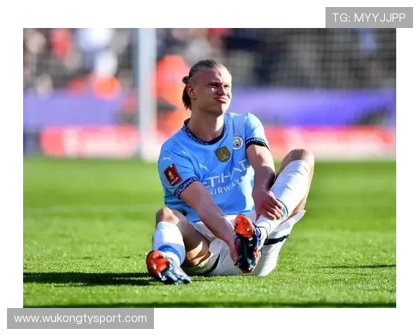 本泽马连续高位跑动撕破防线对比哈兰德更具进攻威胁